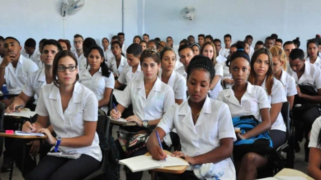 estudiantes de medicina en Cuba