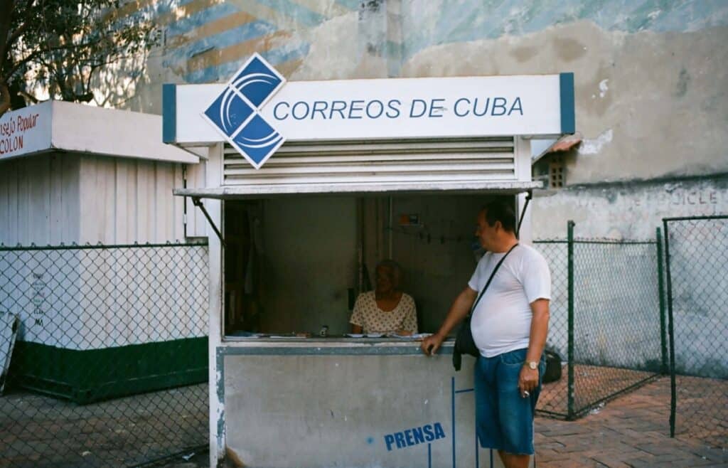 Correos de Cuba explica cómo hacer giros en USD desde una lista selecta