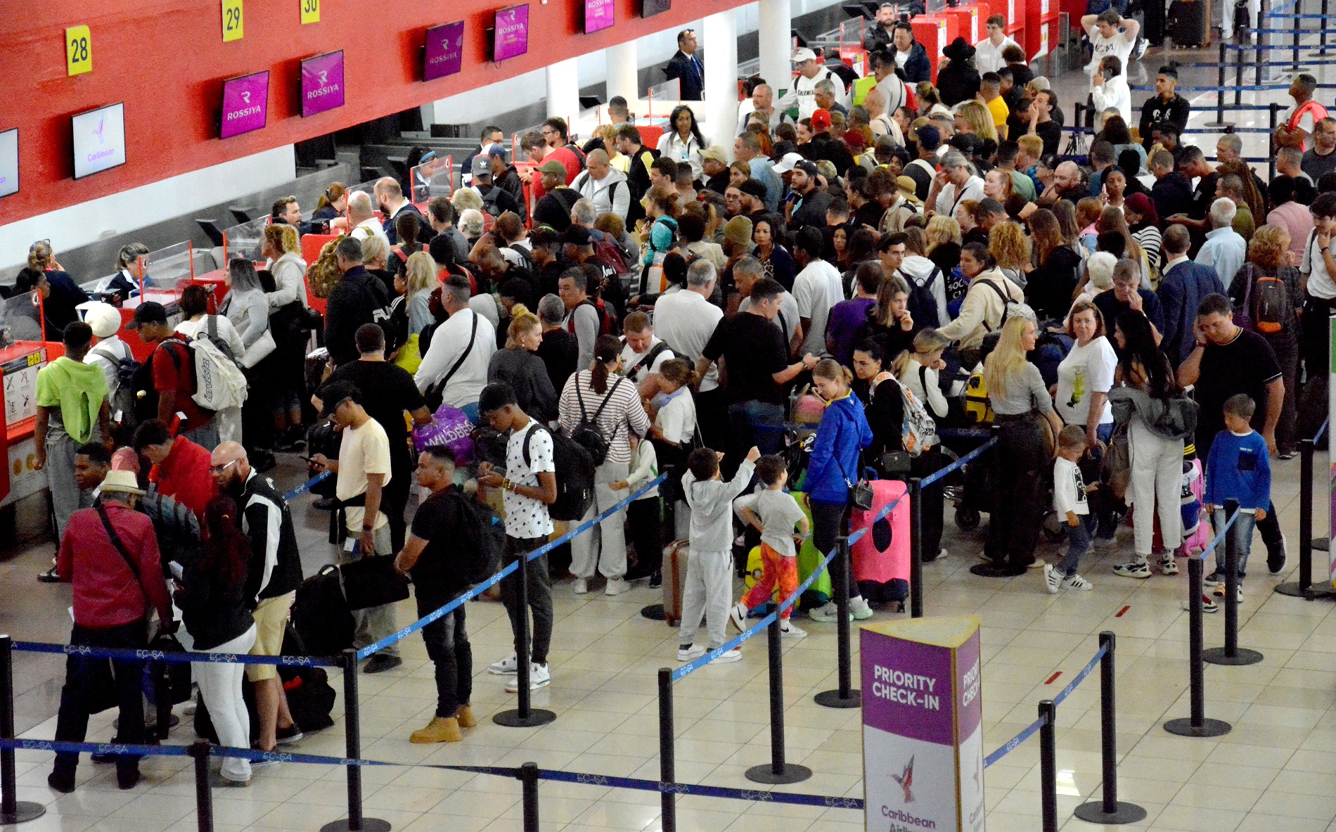 Apagón en el aeropuerto José Martí genera caos y cancelaciones de vuelos