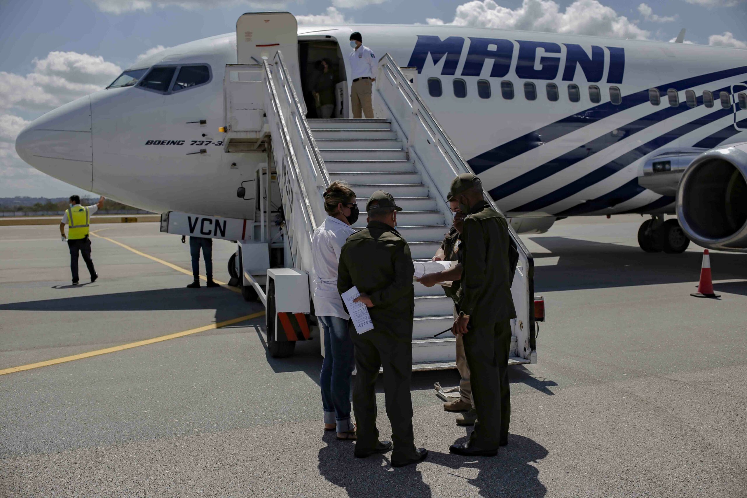 Nuevo vuelo con cubanos deportados desde EE.UU. llegó a La Habana