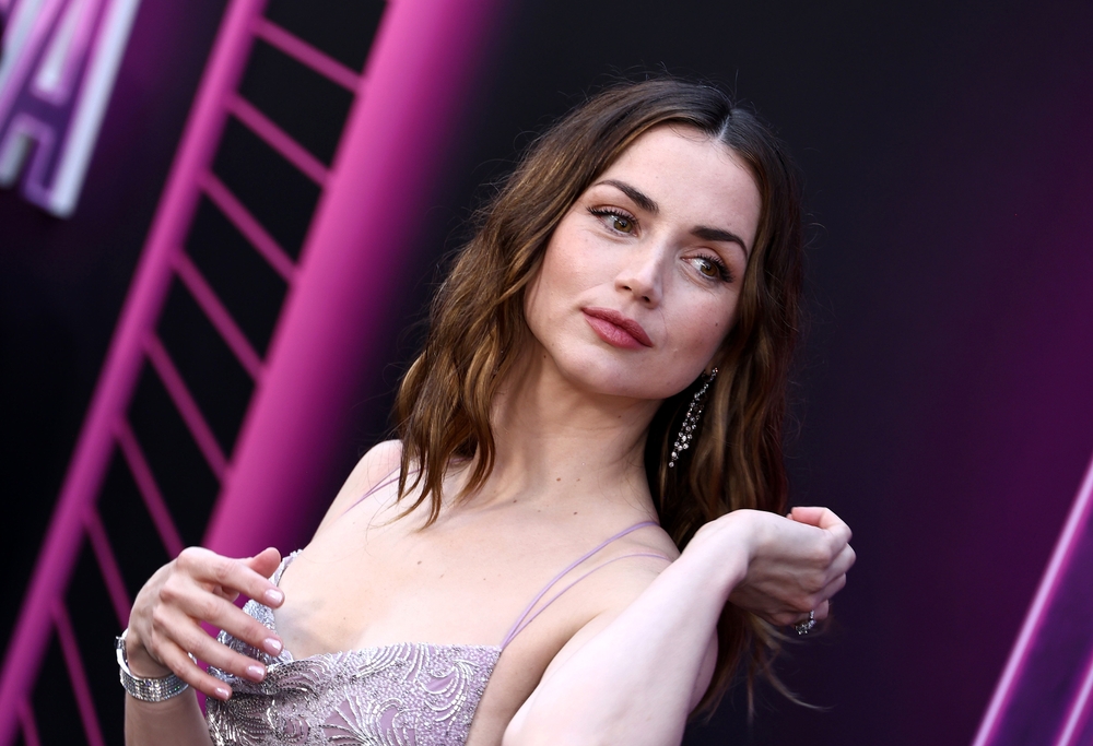 Ana de Armas criticada por «no despelotarse» en concierto de Bad Bunny