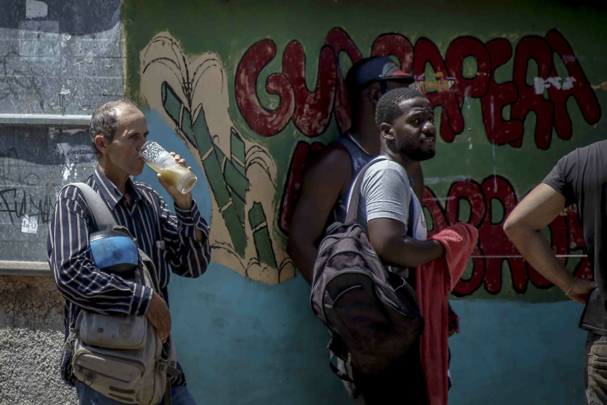 ¿Guarapo en Cuba?: la bebida que “resiste” a los apagones y al olvido