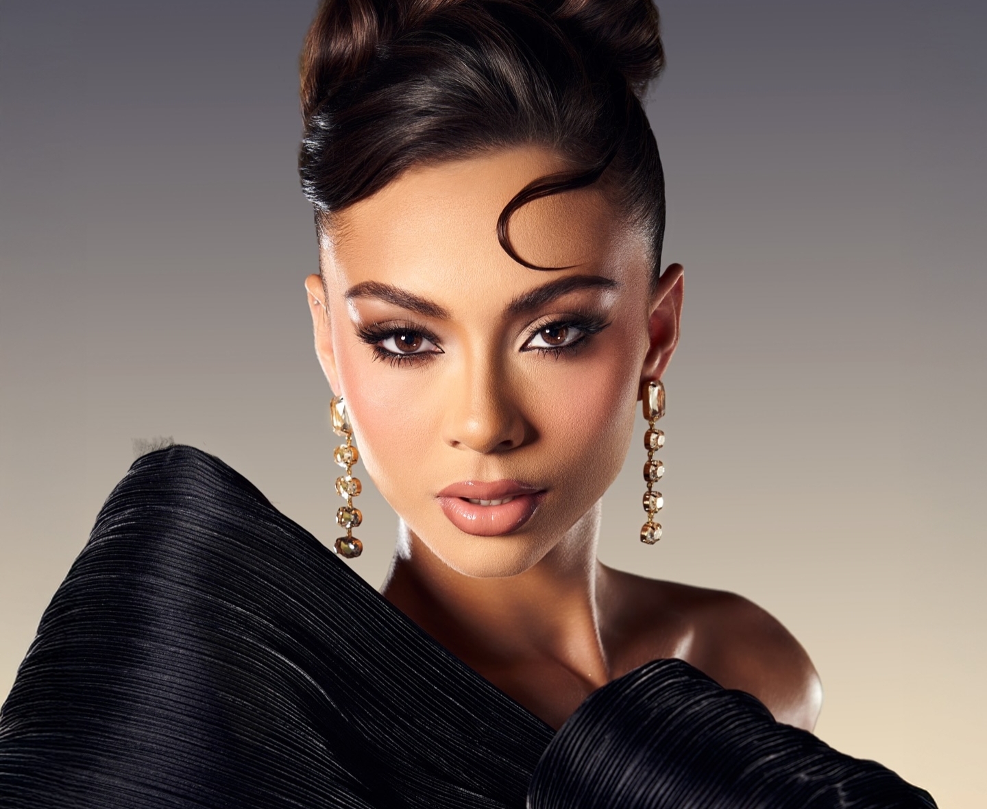 Cubana Daylin Rodríguez deslumbra en el Miss Grand International con homenaje a Celia Cruz