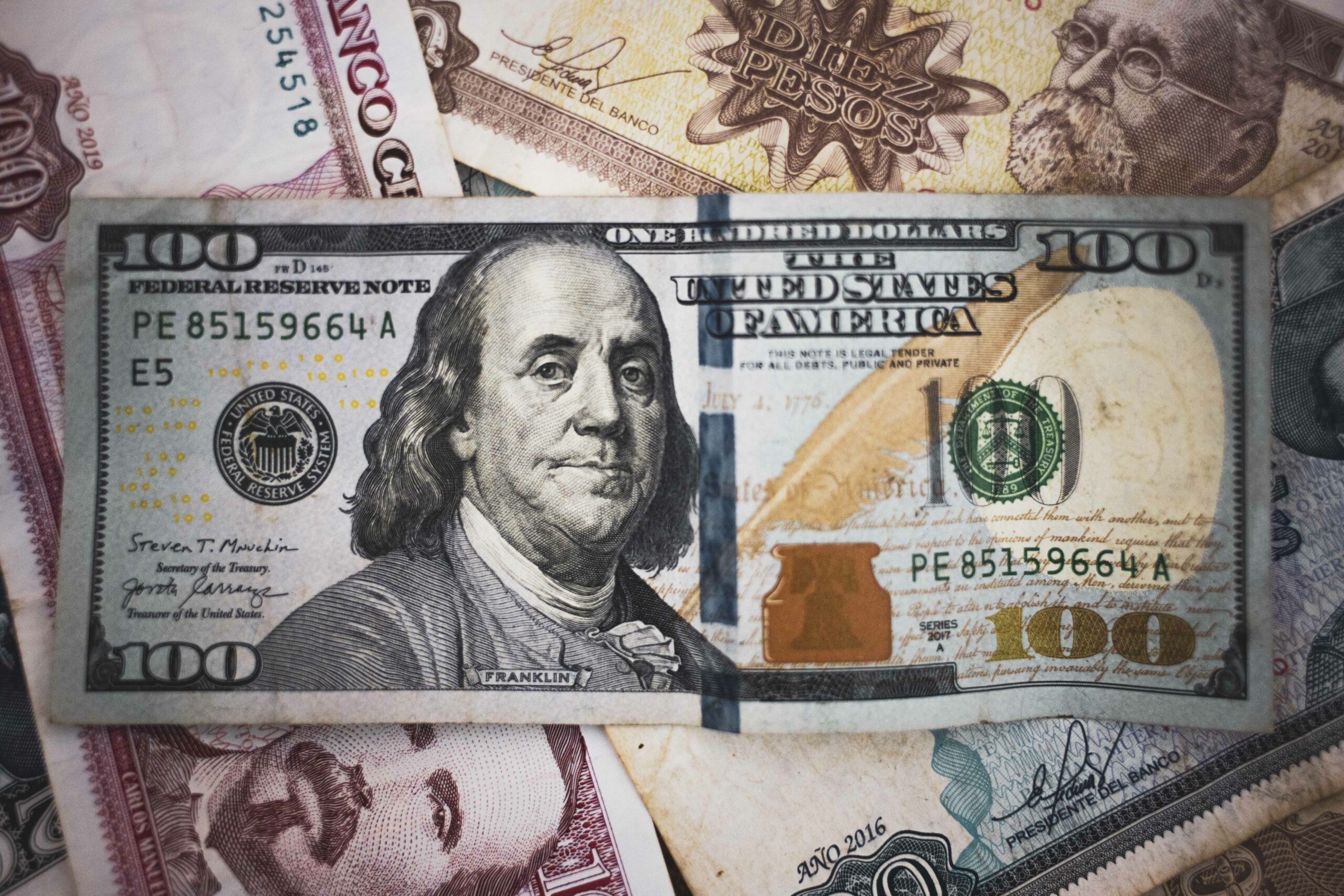 El dólar y el euro alcanzan nuevo récord en el mercado cambiario cubano