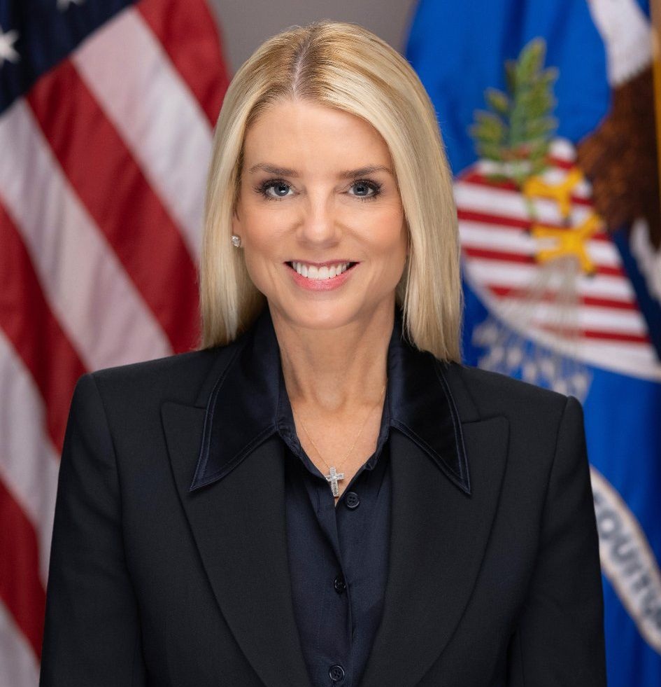 Trump destituye a la Fiscal General de EEUU, Pam Bondi