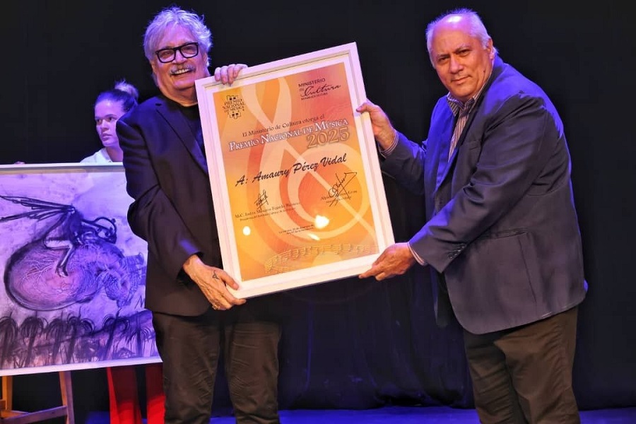 Amaury Pérez recibe el Premio Nacional de la Música 2025 en La Habana