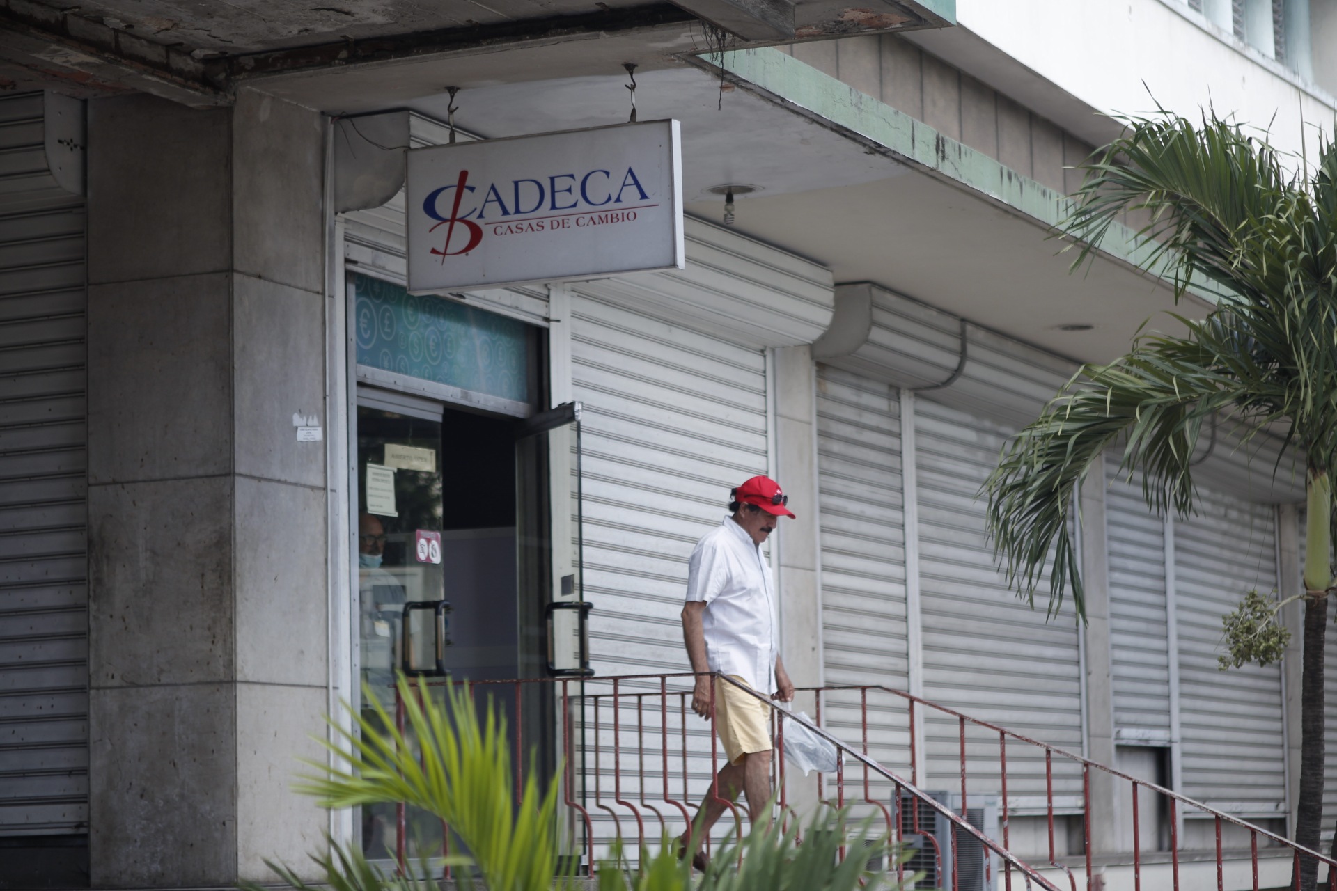 Cuba permitirá remesas en dólares en efectivo a través de Cadeca