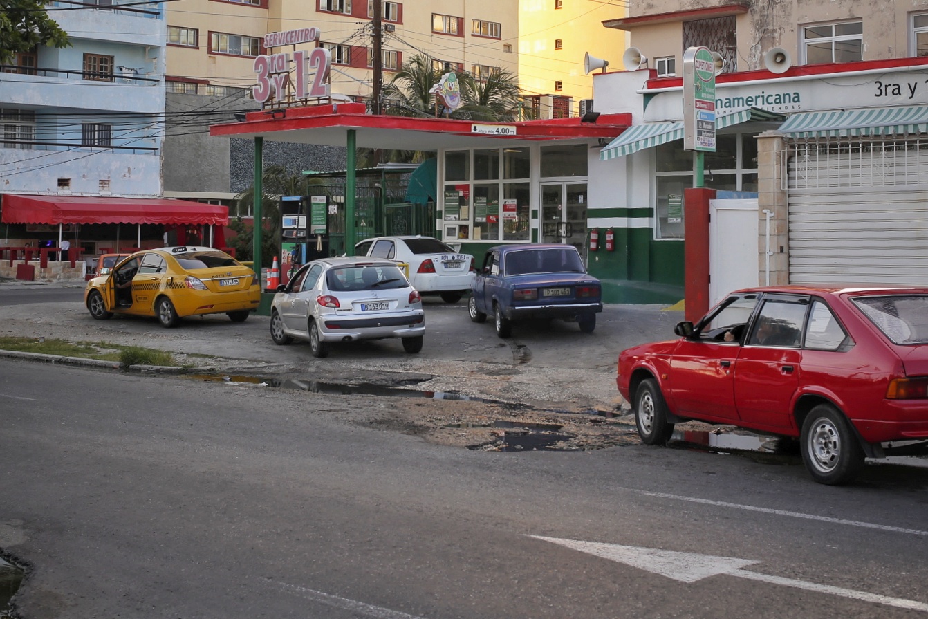 Cupet inicia distribución de combustible ruso en medio de grave crisis energética