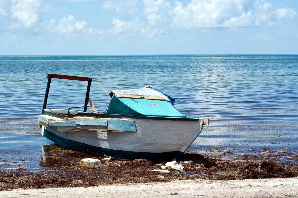 Confiscan lancha abandonada en Camagüey