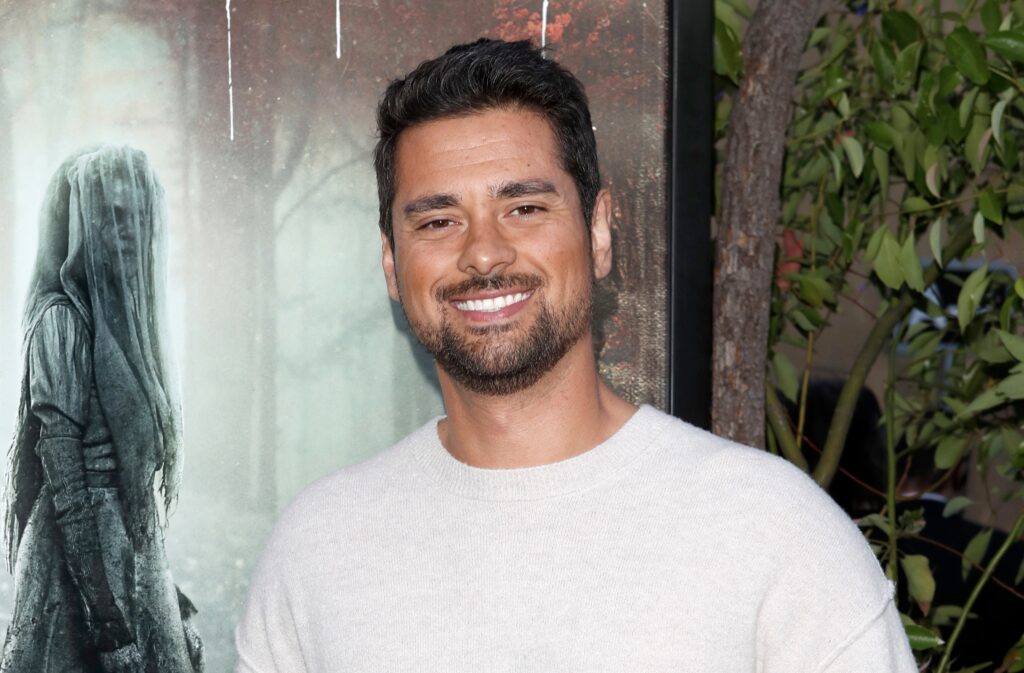 Actor cubano J.R. Ramírez sorprende en serie de Amazon Prime «It´s Not Like That»